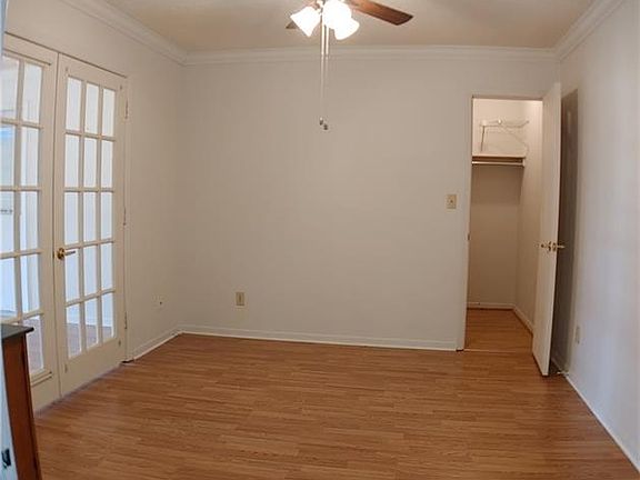3rd image of 12 Hillcrest St