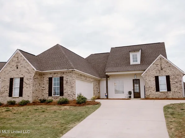 209 Ashbury Cv, Canton, MS 39046