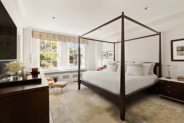 Sold by Compass | media 9