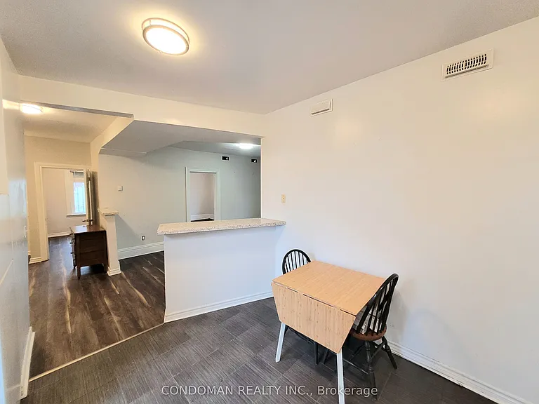 139 1/2 John St S #6 — Photo 5