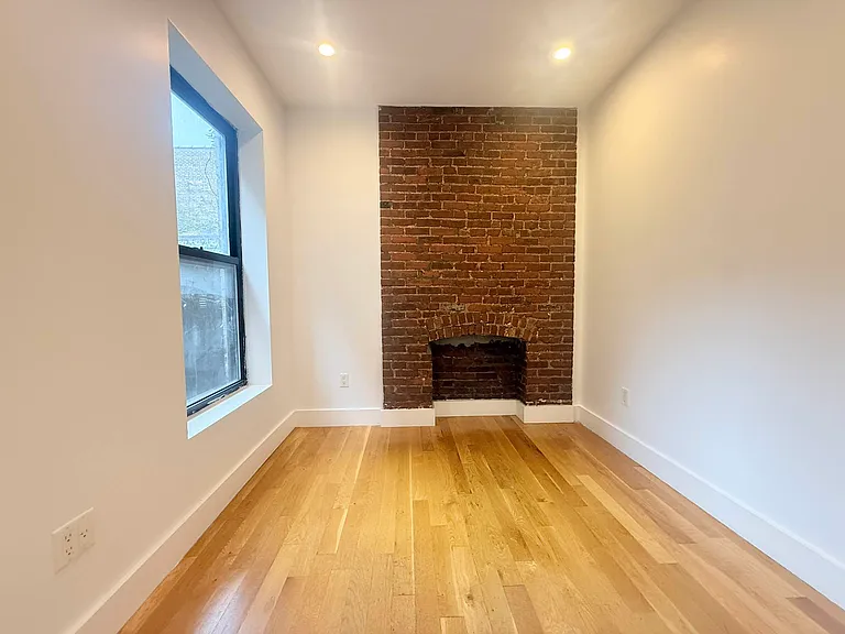 218 W 22nd St #2R — Photo 3