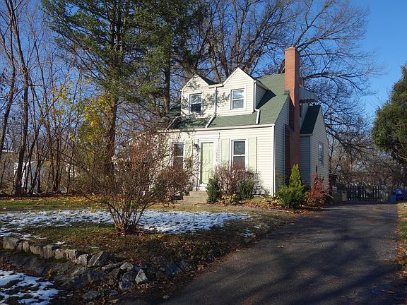 2nd image of 1666 Weldon Ave