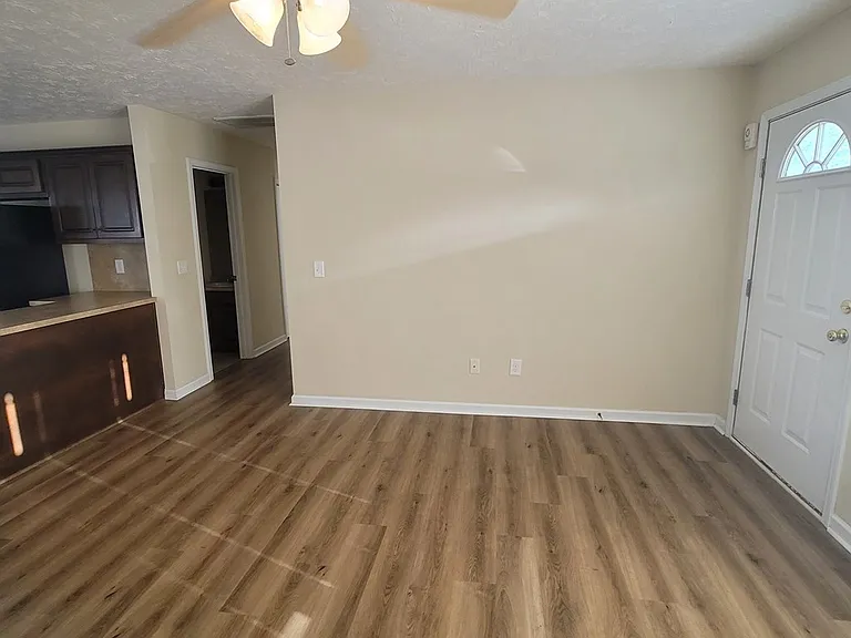 815 Mill Pond Dr — Photo 4