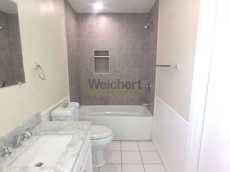 809 Thomas St — Photo 8