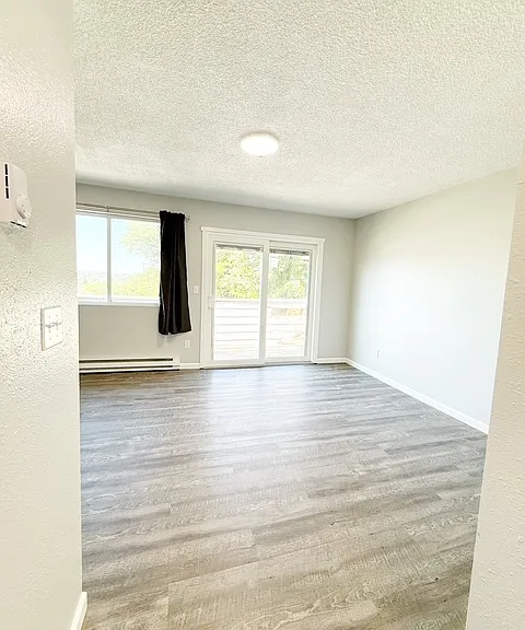 637 Pleasant Ave — Photo 10