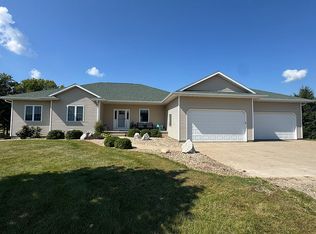 7997 218th Ave, Martelle, IA 52305