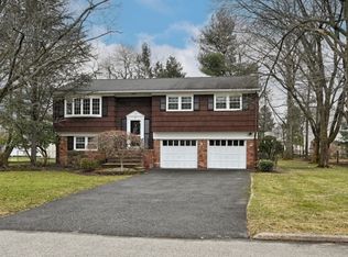 16 Sanders Pl, Pompton Plains, NJ 07444