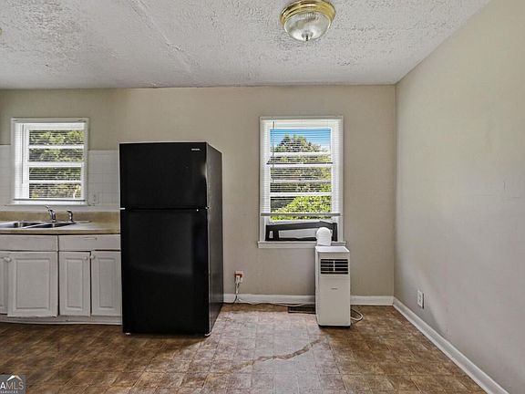 5th image of 297 Reed St