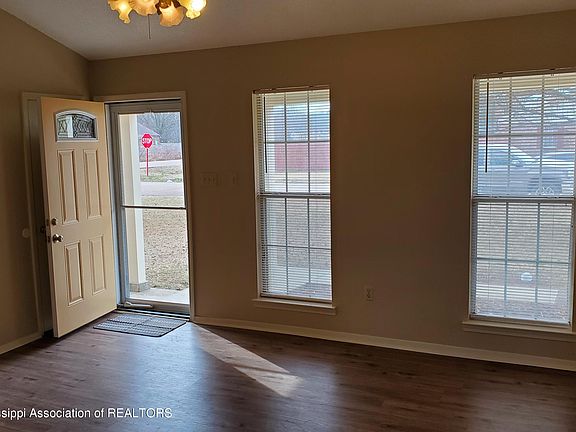 3rd image of 6020 Somerset Dr