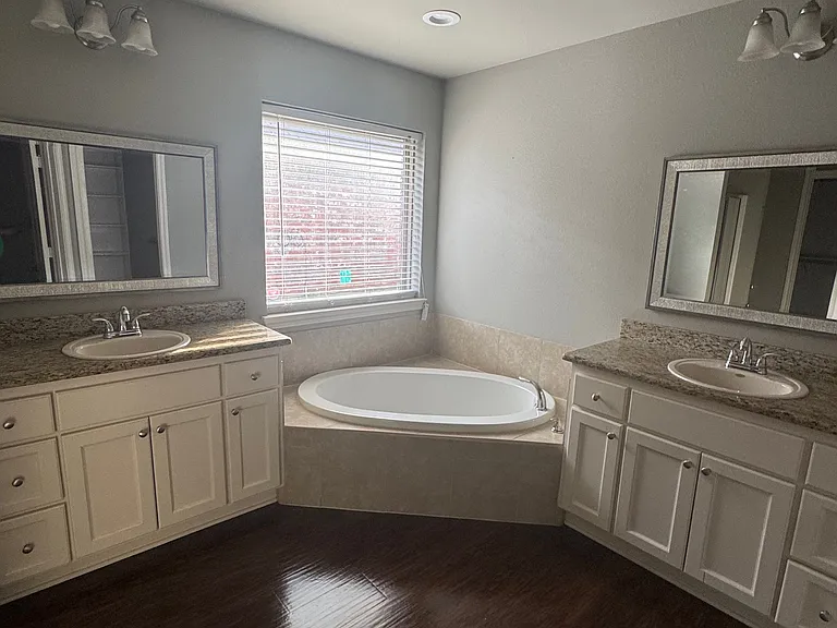 438 Ambrose Ave — Photo 8