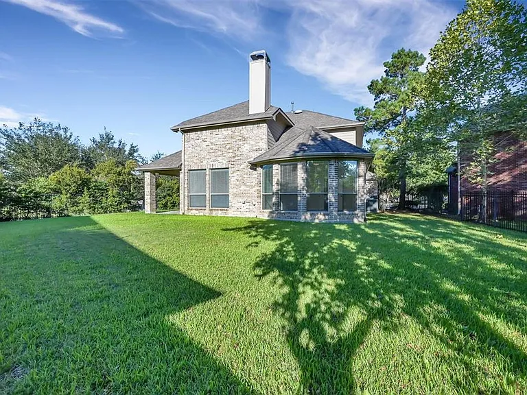 2 Maitland Ct — Photo 40