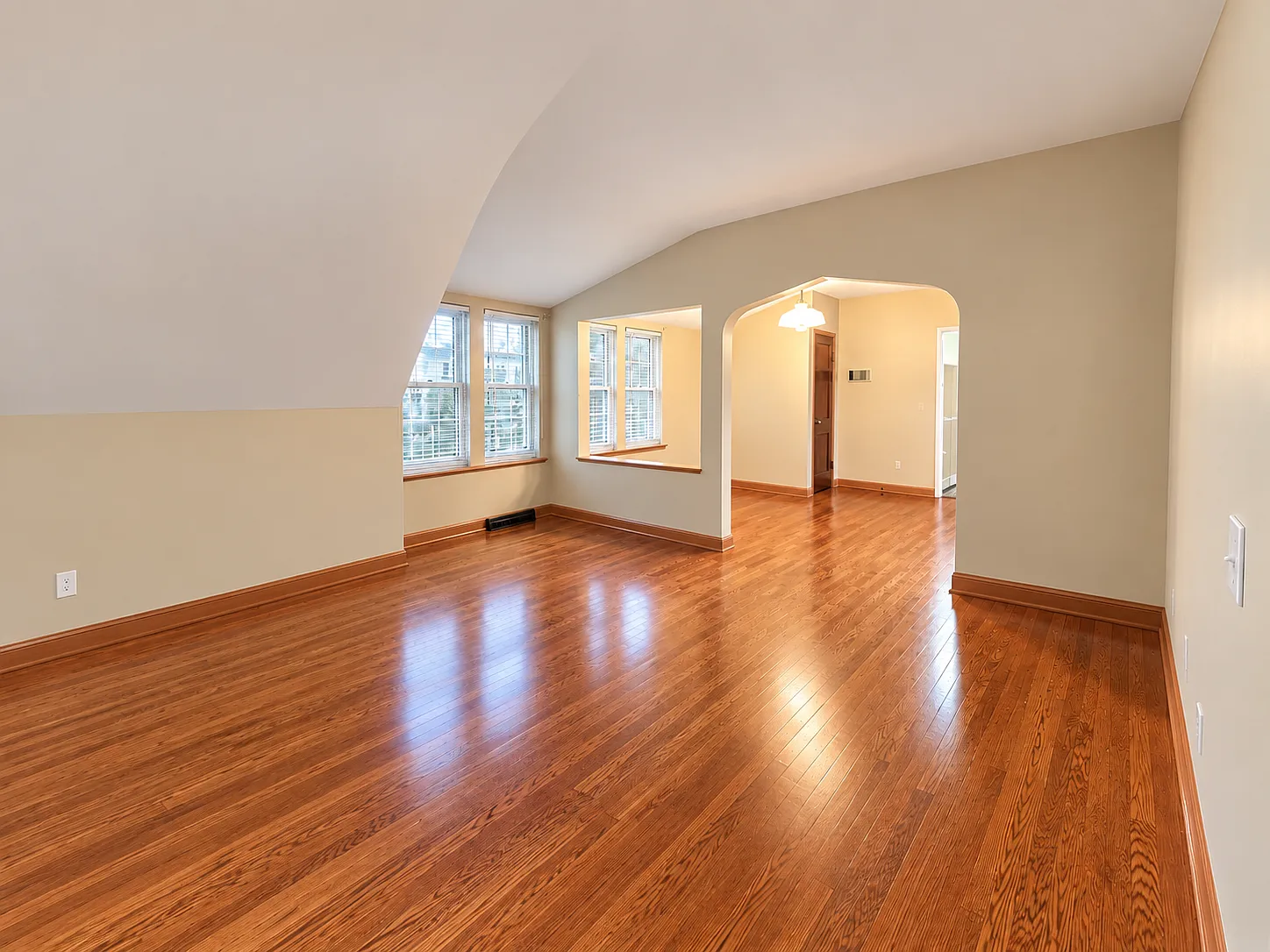 2 bed, 1200 sqft, $1,750 — Photo 2