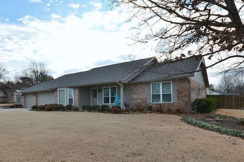 1st image of 2803 S College Dr