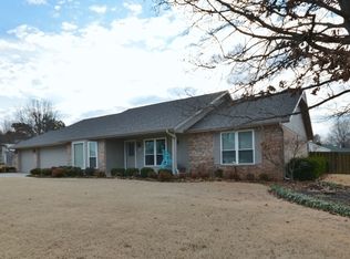 2803 S College Dr, Fayetteville, AR 72701