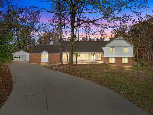 11 Hilltop Ct, Appleton, WI 54914