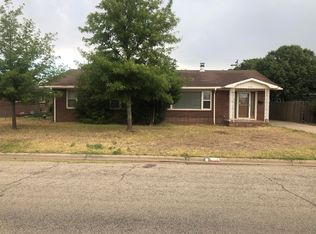 2704 W 11th St, Plainview, TX 79072