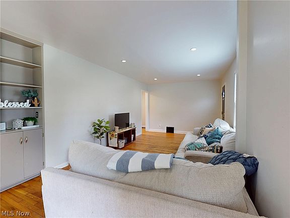 5th image of 26 Hurst Rd