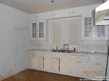 4th image of 200 W White Ave