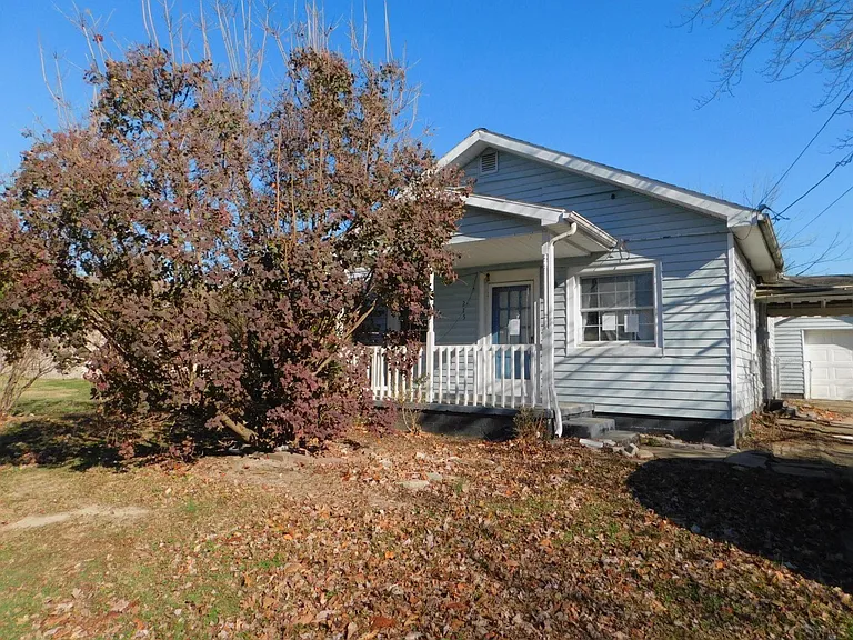 215 S Crowder St, Sullivan, IN 47882 | Zillow