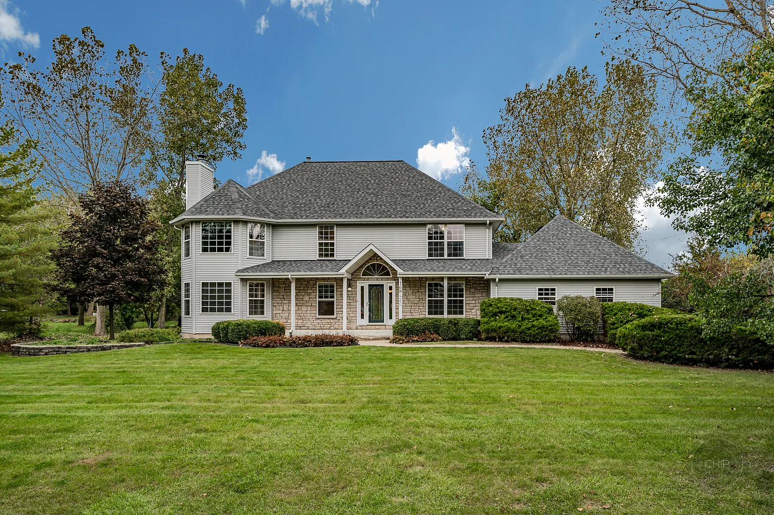16W420 Timberlake Dr photo 1