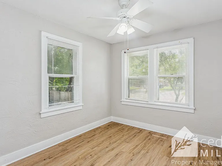 2902 E Lincoln St — Photo 10