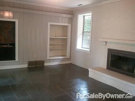 4th image of 110 Crittenden St