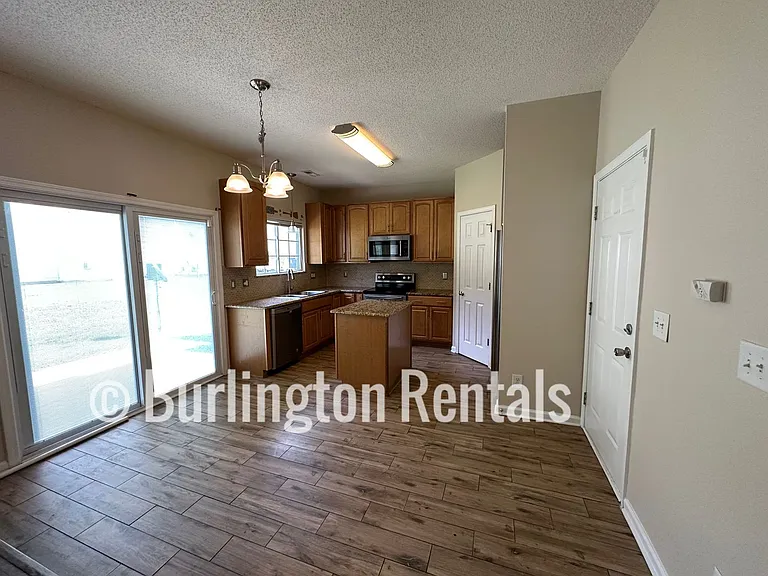 1933 Munn Pointe Dr — Photo 6