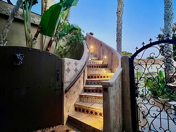 Private entrance staircase