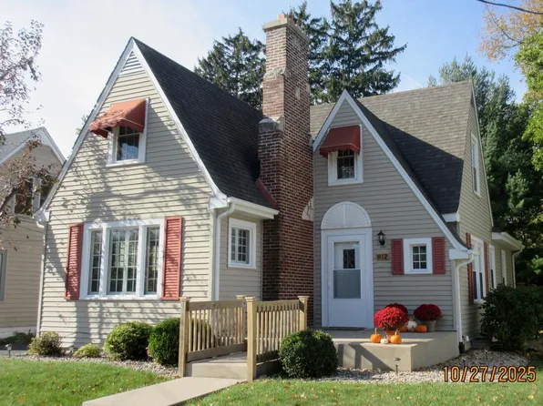 812 S Lake Park Ave, Hobart, IN 46342