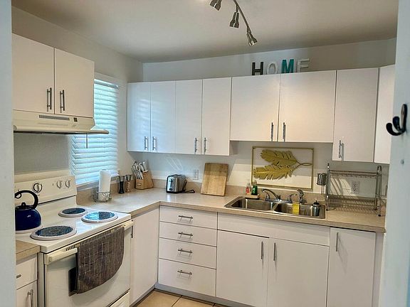 4th image of 22D-2 Strand St