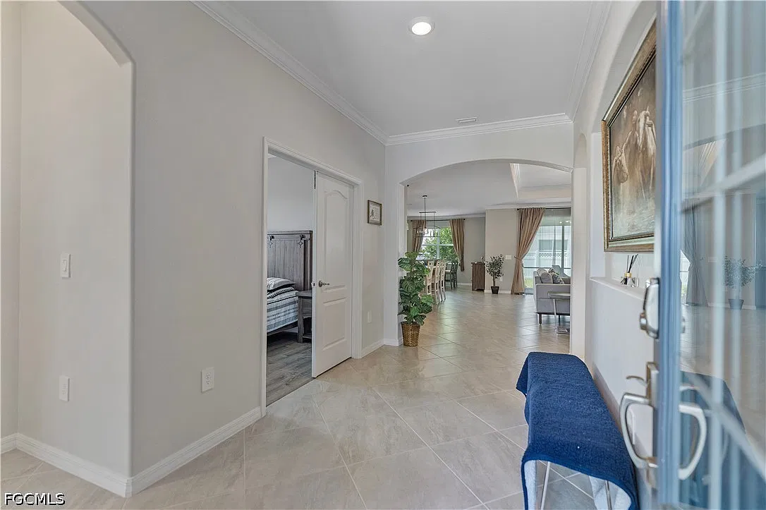 3 bed, 3.0 bath, 2464 sqft, $5,000 — Photo 4
