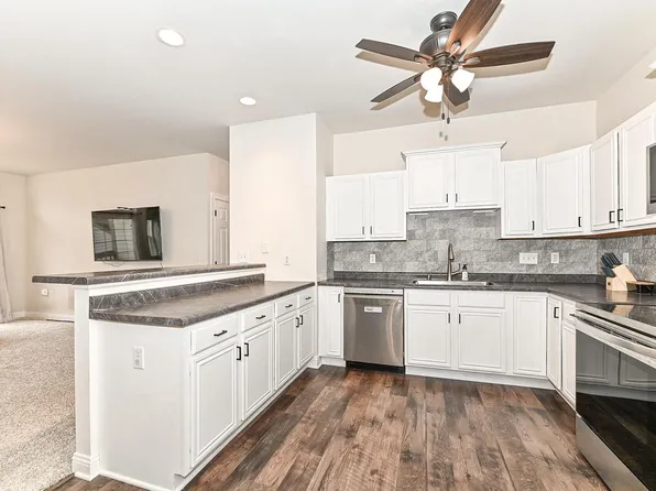 2245 W Vista Bella DRIVE #201, Oak Creek, WI 53154