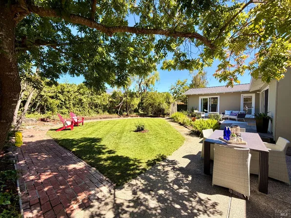 44 Robinhood Drive, San Rafael, CA 94901