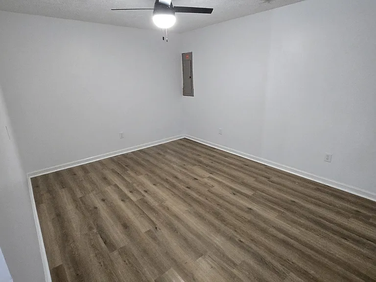 757 Wyndhurst Dr — Photo 9