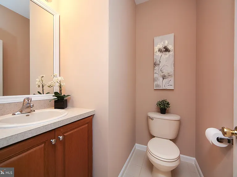 46 Hoover Ave — Photo 12