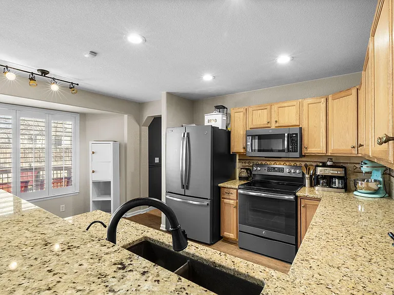 2771 Calkins Pl — Photo 20