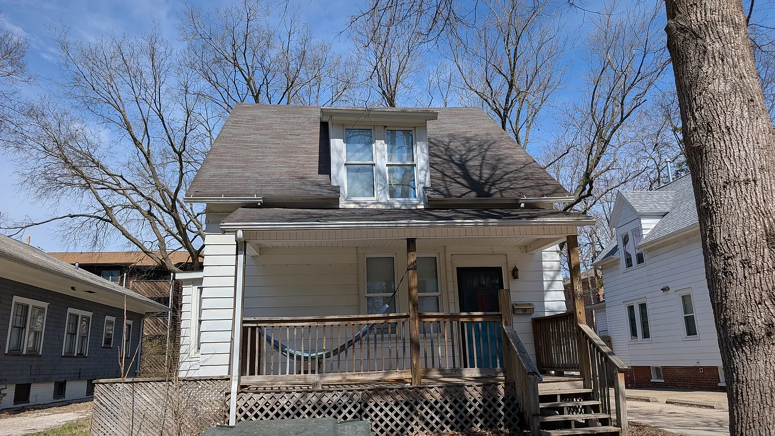 706 W High St photo 1