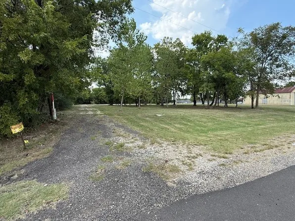 751 NW 1st St, Cooper, TX 75432