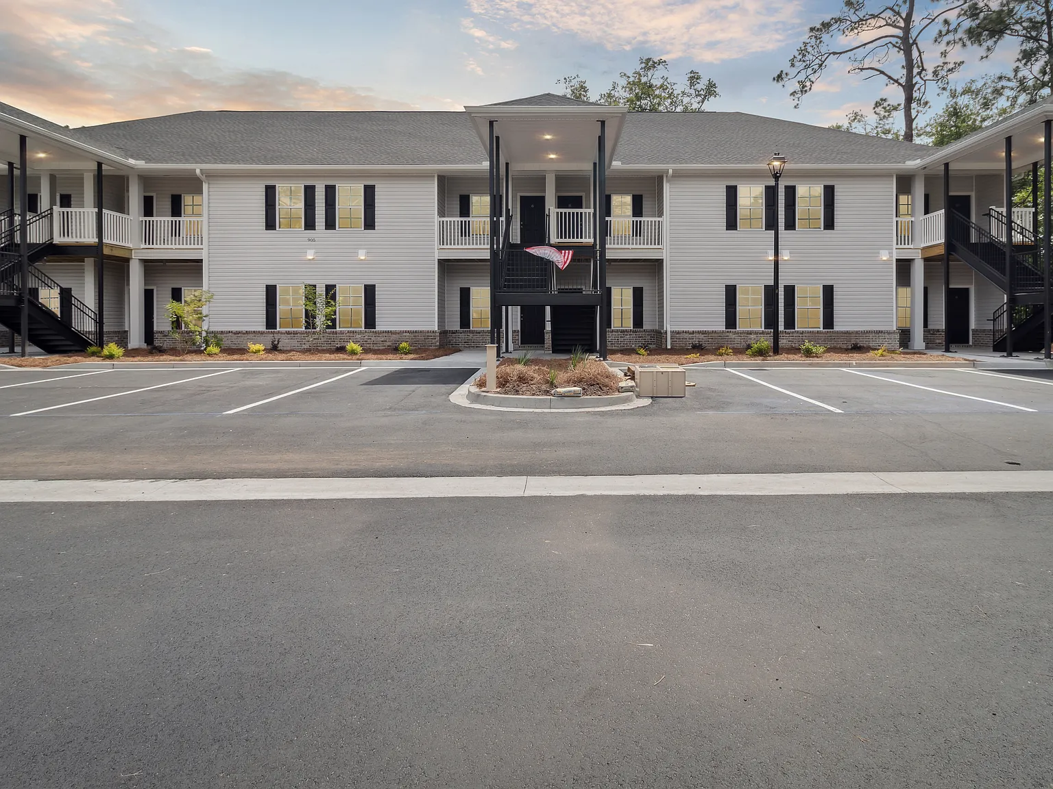 2 bed, 1000 sqft, $1,650 — Photo 1