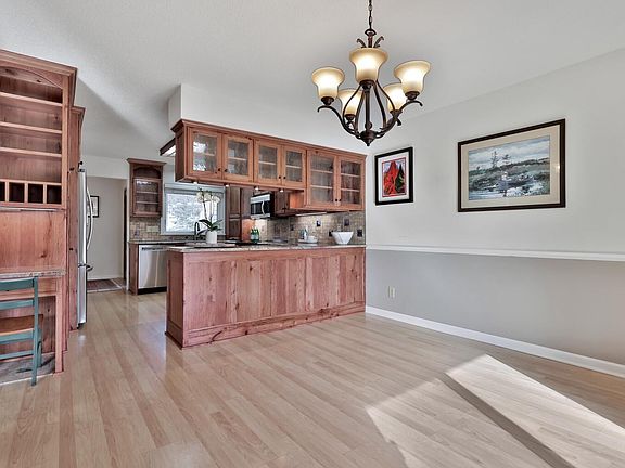 4th image of 8276 Kingslee Rd