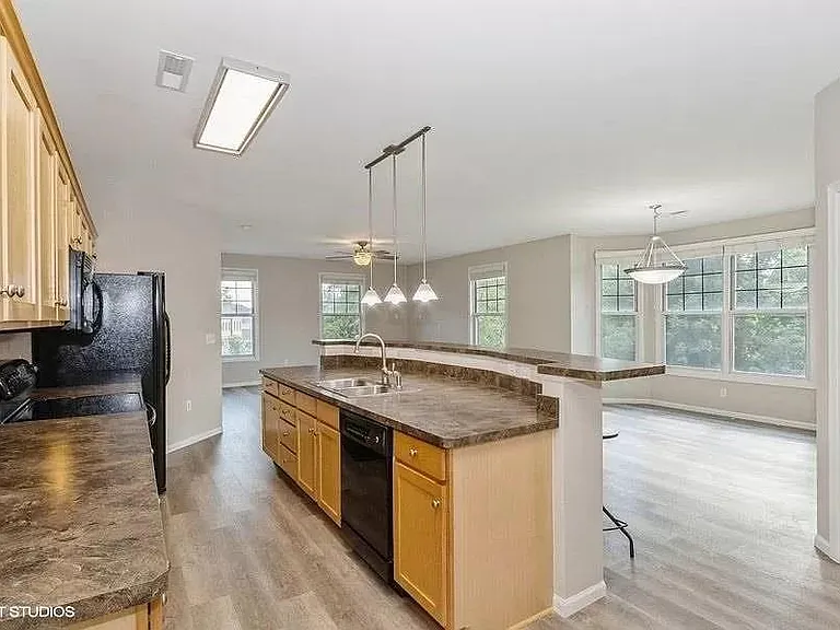 1192 Foster Rd — Photo 8