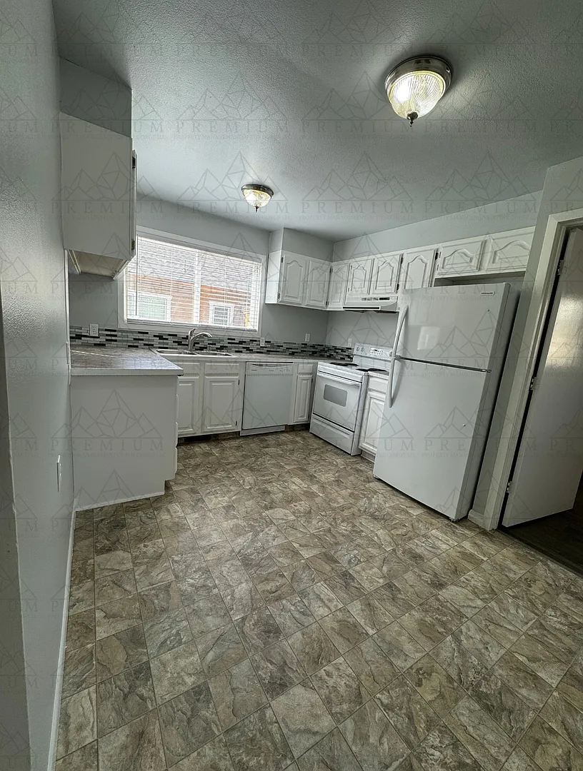 Updated 3 bed / 1 bath — Photo 3