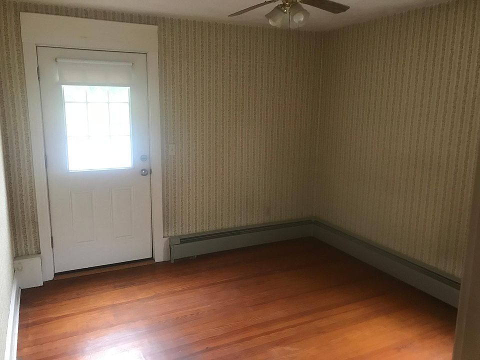 2nd image of 220 Brown St #1