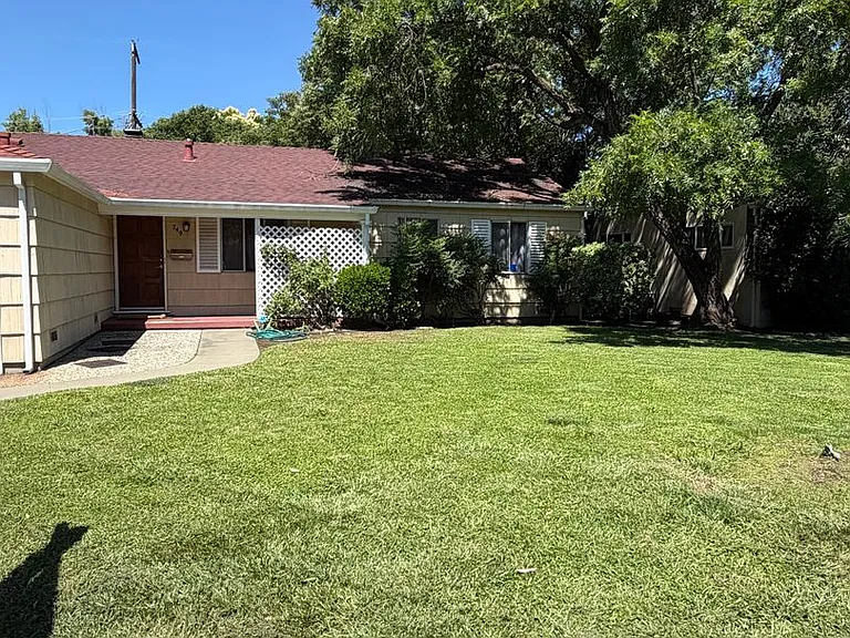 749 Anderson Rd — Photo 1