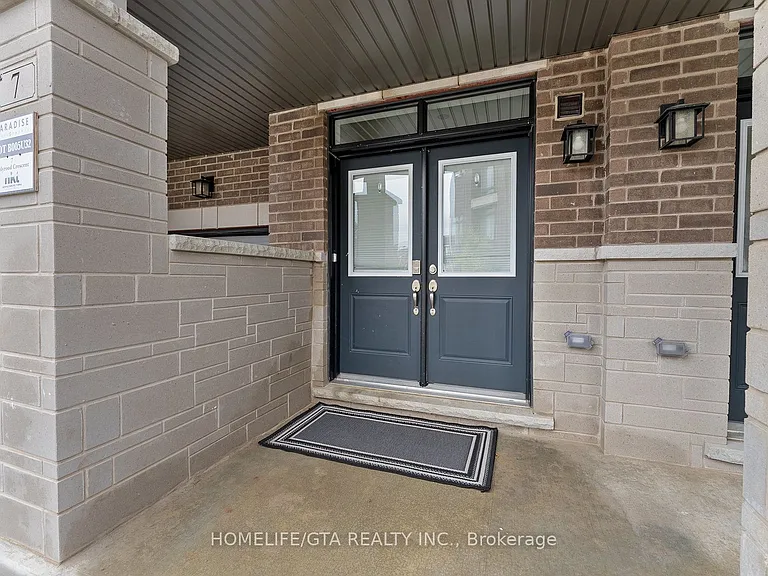 7 Holyrood Cres — Photo 4