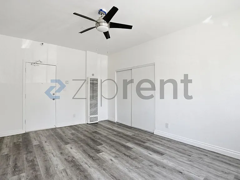 1513 W 12th Pl #3 — Photo 6