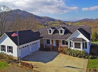 12 Hoebens Ln, Clyde, NC 28721