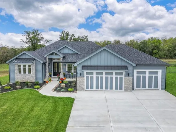 595 S Shore Dr, Lake Winnebago, MO 64034