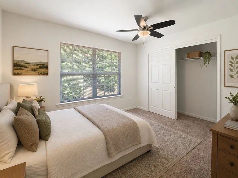 Mews at Annandale Townhomes — Photo 8