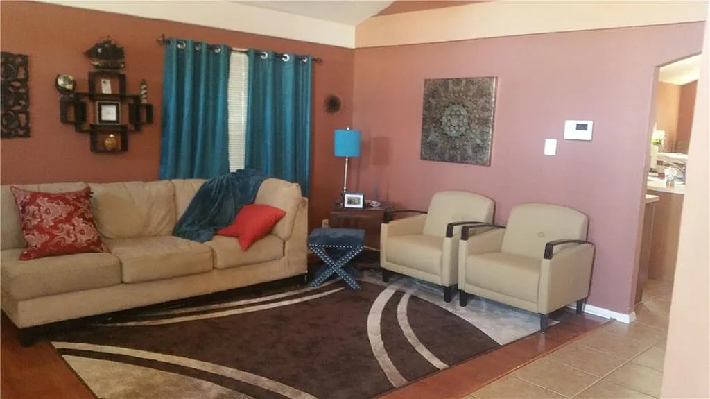3 bed, 3.5 bath, 1925 sqft, $1,795 — Photo 4